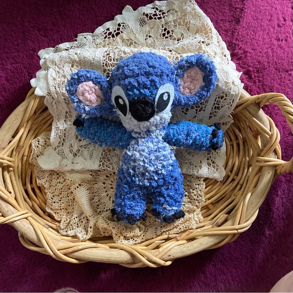 Crochet stitch plushie - Picture 2 of 11